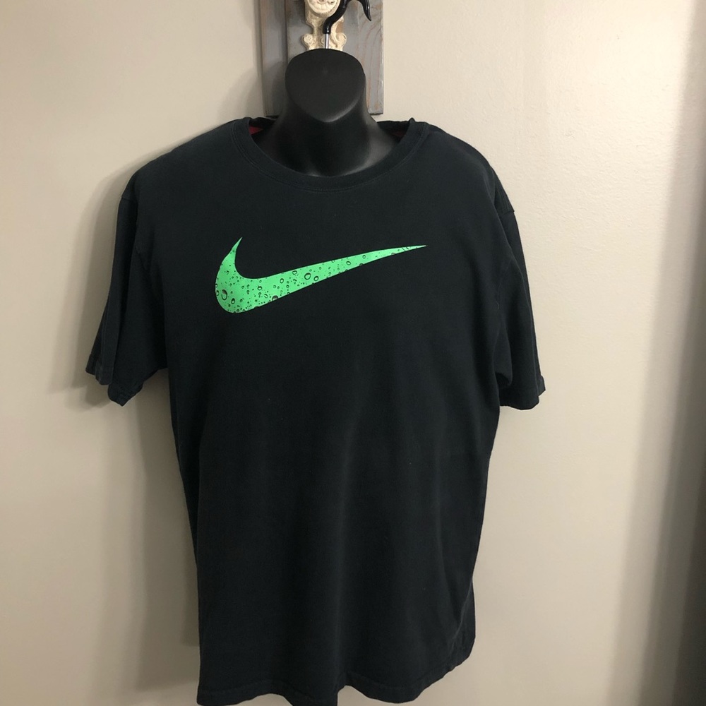 Short sleeve Men’s Nike tee shirt